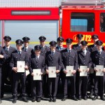 Gruppenfoto der Anwärterinnen und Anwärter des Bereiches Bergedorf nach der bestandenen Truppmannprüfung (nun mit Mütze :-)