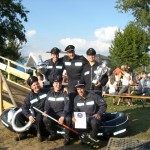 Die überglücklichen Sieger der Freiwilligen Feuerwehr Krauel: Sven Krafft, Henning Mohn, Christoph Timmann (vorn, v.l.), Sascha Loest, Nils Otte und Christian Mohn (hinten, v.l.) ©L. Rieck