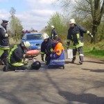 Versorgung eines bewusstlosen Mopedfahrers nach einem Verkehrsunfall ©F 2956