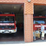 Fahrzeuge der Stützpunktfeuerwehr Eversen, lins TLF 16/25, rechts LF 8/6.