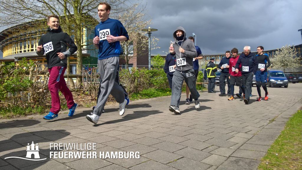 Ein Team aus jung und alt startet zum 5Km-Lauf (C) HFUK- Nord (Jens- Oliver Mohr)